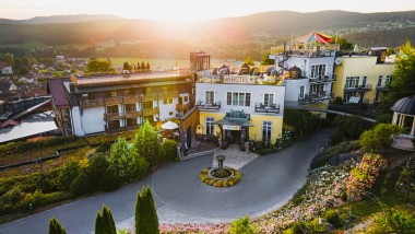 Außenansicht des 4-Sterne-Hotels Birkenhof am Elfenhain. (© Spirit & SPA Birkenhof am Elfenhain) Außenansicht des 4-Sterne-Hotels Birkenhof am Elfenhain. (© Spirit & SPA Birkenhof am Elfenhain)