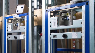 Geberit Duofix Elemente für die Reihenanlage der Urinale Geberit Duofix Elemente für die Reihenanlage der Urinale