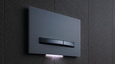 Geberit Betätigungsplatte Sigma50 mit dem Geberit DuoFresh Modul und integriertem Orientierungslicht.