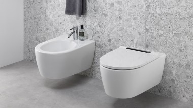 Kombination Geberit ONE Bidet mit dem Geberit AquaClean Dusch-WC Sela.