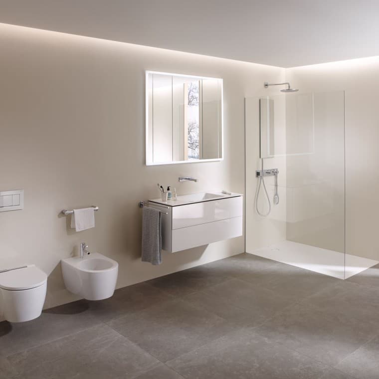 1-2-Familienhäuser, Badezimmer, Badmöbel, Lichtspiegel 1-2-Familienhäuser, Badezimmer, Badmöbel, Lichtspiegel