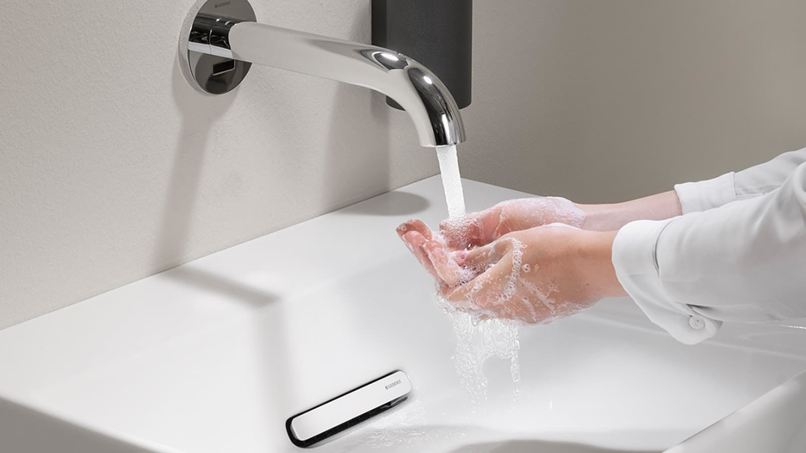 Geberit ONE Waschtisch mit horizontalem Ablauf am hinteren Beckenrand Geberit ONE Waschtisch mit horizontalem Ablauf am hinteren Beckenrand