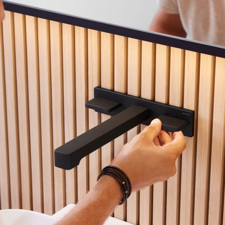 Geberit ONE Waschtischarmatur eckiges Design, schwarz matt Geberit ONE Waschtischarmatur eckiges Design, schwarz matt