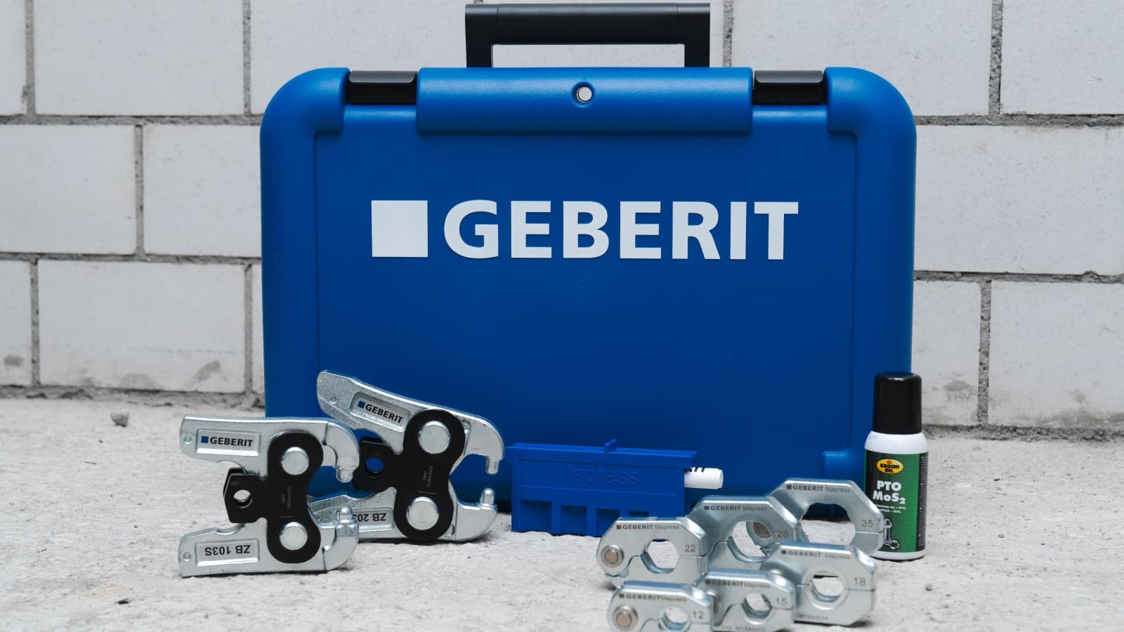 Die schwenkbaren Pressringe und Zwischenbacken für das Geberit Mapress System sind einzeln oder als Set im Koffer erhältlich. Die schwenkbaren Pressringe und Zwischenbacken für das Geberit Mapress System sind einzeln oder als Set im Koffer erhältlich.