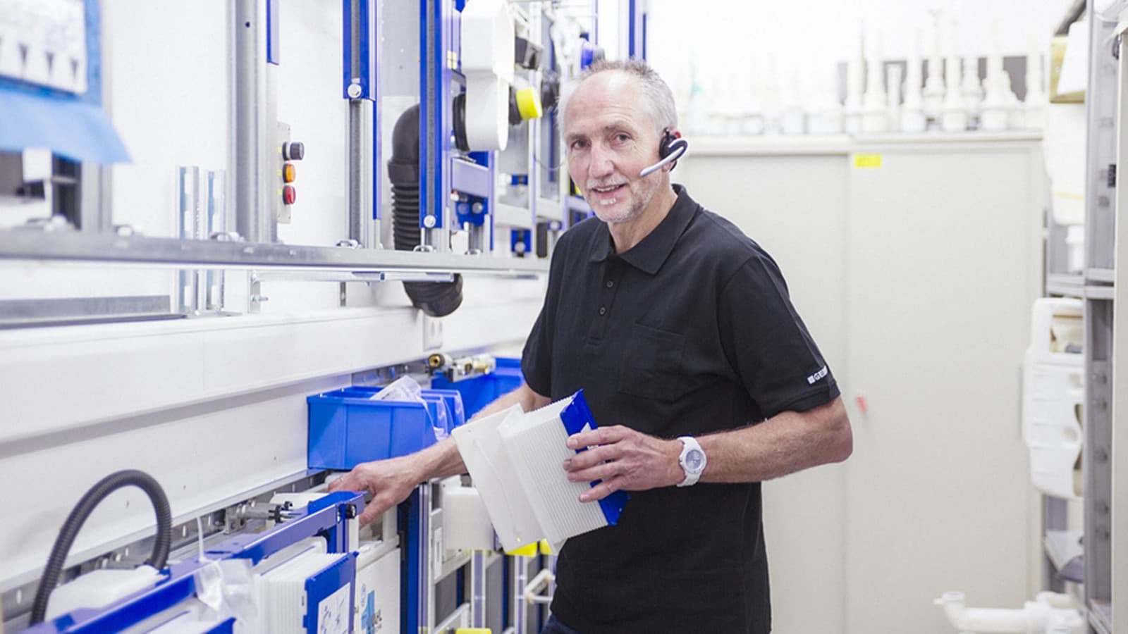 Geberit unterstützt mit seinen zahlreichen stationären und digitalen Services während jeder Phase im Bauprozess: von der ersten Idee über den erfolgreichen Abschluss bis hin zum kontinuierlichen Betrieb und der Wartung eines Objekts. Geberit unterstützt mit seinen zahlreichen stationären und digitalen Services während jeder Phase im Bauprozess: von der ersten Idee über den erfolgreichen Abschluss bis hin zum kontinuierlichen Betrieb und der Wartung eines Objekts.