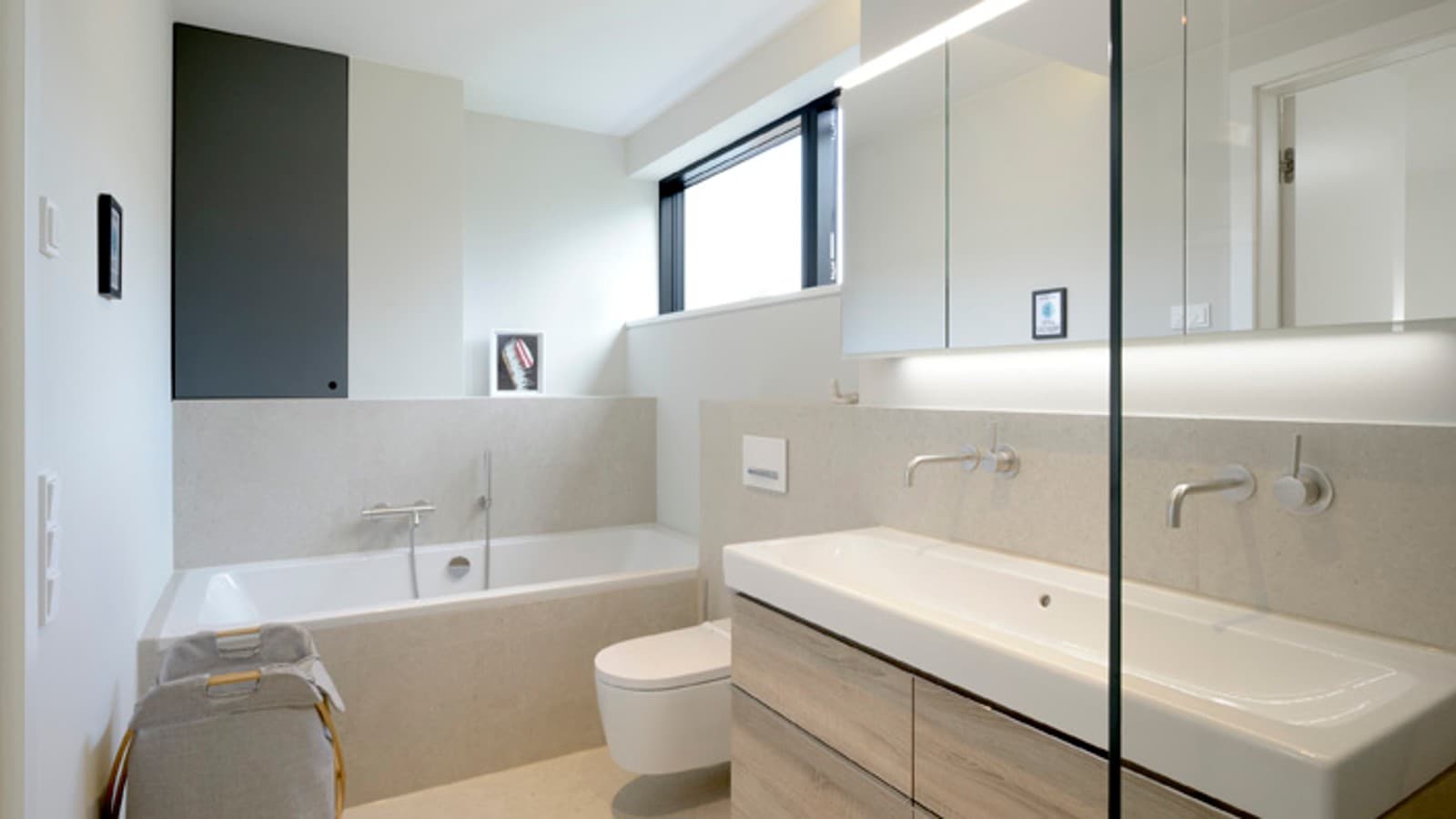 Hauptbad von Familie Müller-Wiefel mit viel Stauraum Hauptbad von Familie Müller-Wiefel mit viel Stauraum
