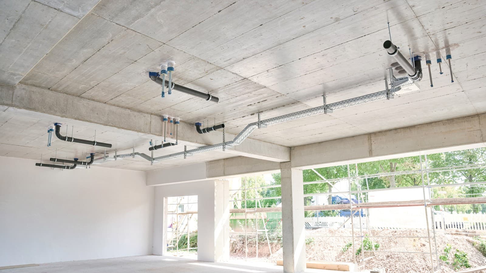 Fallleitungen mit gefällefreien Verzügen Fallleitungen mit gefällefreien Verzügen