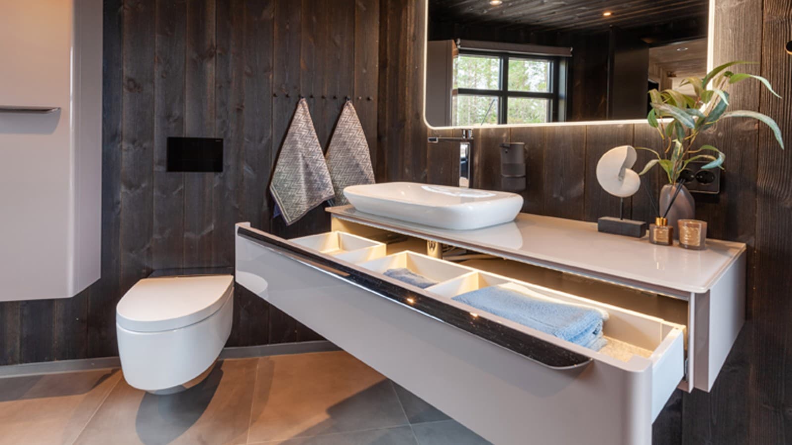 Bad des Fairytale Castle in Norwegen mit Dusch-WC AquaClean Mera und Badserie myDay Bad des Fairytale Castle in Norwegen mit Dusch-WC AquaClean Mera und Badserie myDay