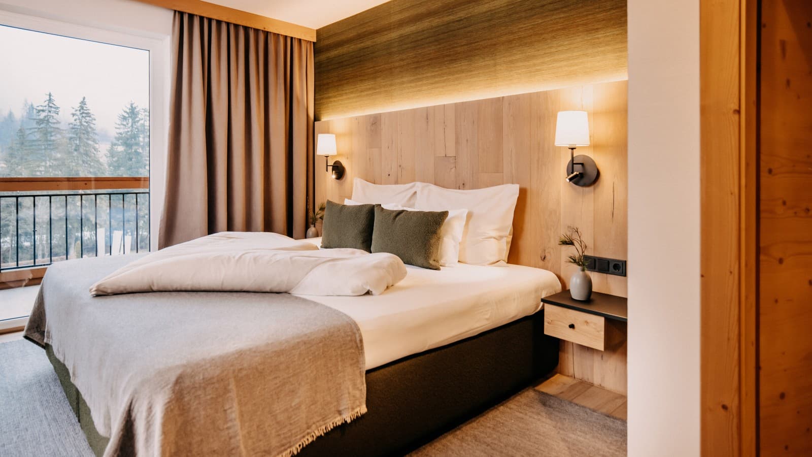 Schlafbereich mit hohem Komfort im Schmuckkastl. (© Naturhotel Forsthofgut Leogang) Schlafbereich mit hohem Komfort im Schmuckkastl. (© Naturhotel Forsthofgut Leogang)