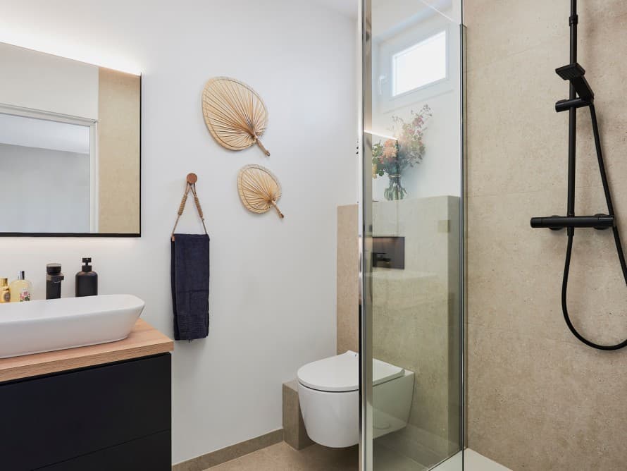 Kleines Badezimmer mit Dusche Kleines Badezimmer mit Dusche