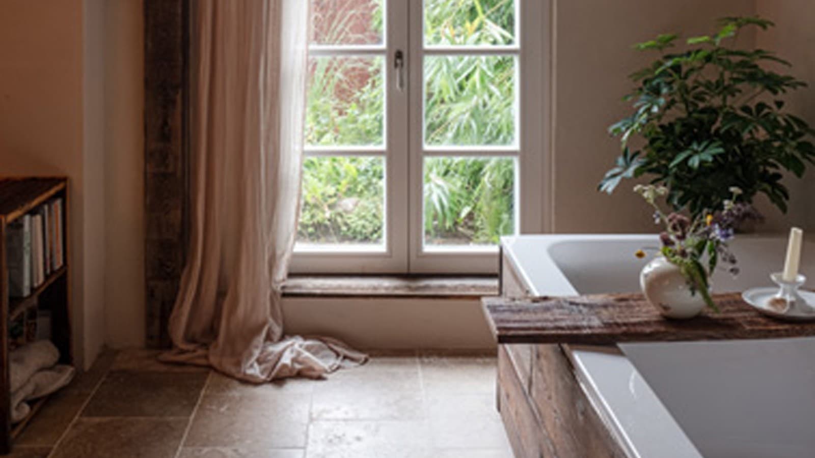 Ausblick aus dem Künstlerbad. Ausblick aus dem Künstlerbad.