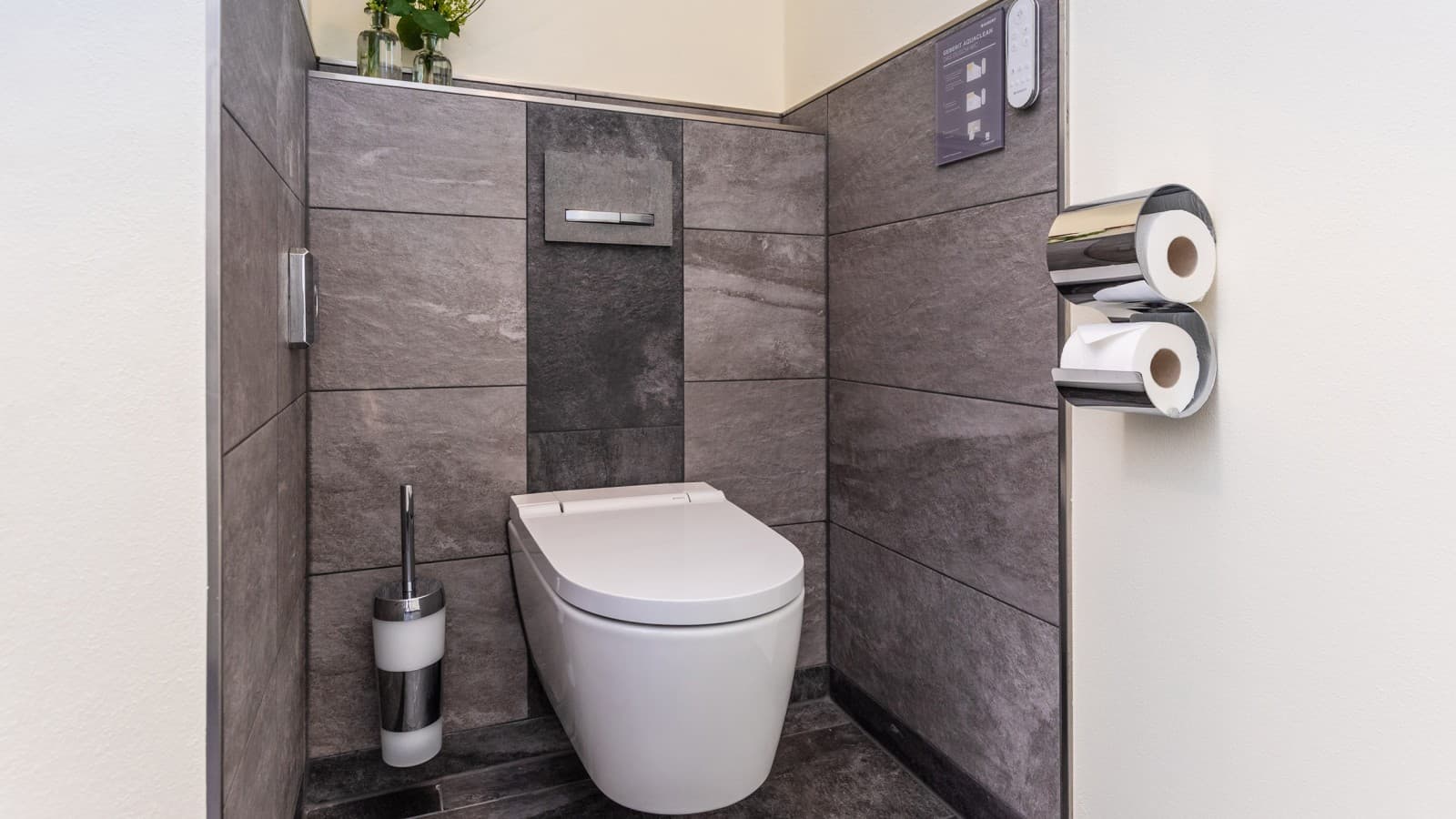 Dusch-WC Geberit AquaClean Sela und Betätigungsplatte Geberit Sigma50 Dusch-WC Geberit AquaClean Sela und Betätigungsplatte Geberit Sigma50