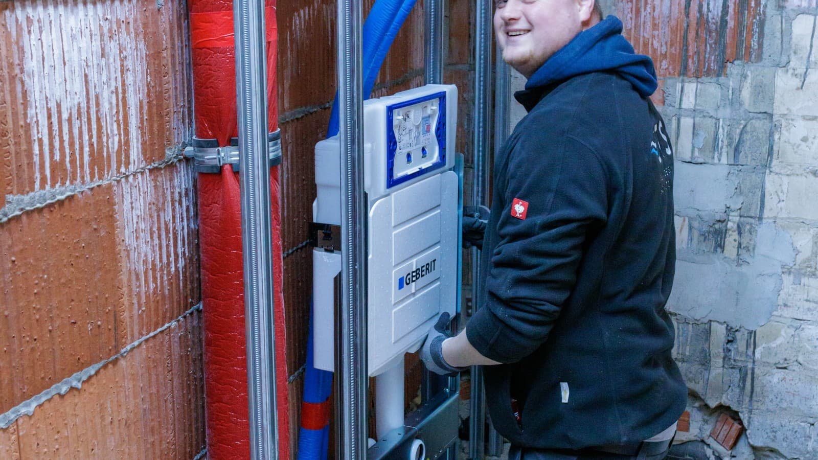 Heizungs- und Wasserleitungen installiert mit dem Versorgungssystem Geberit FlowFit. (© Geberit/Thomas Siber Tischer) Heizungs- und Wasserleitungen installiert mit dem Versorgungssystem Geberit FlowFit. (© Geberit/Thomas Siber Tischer)