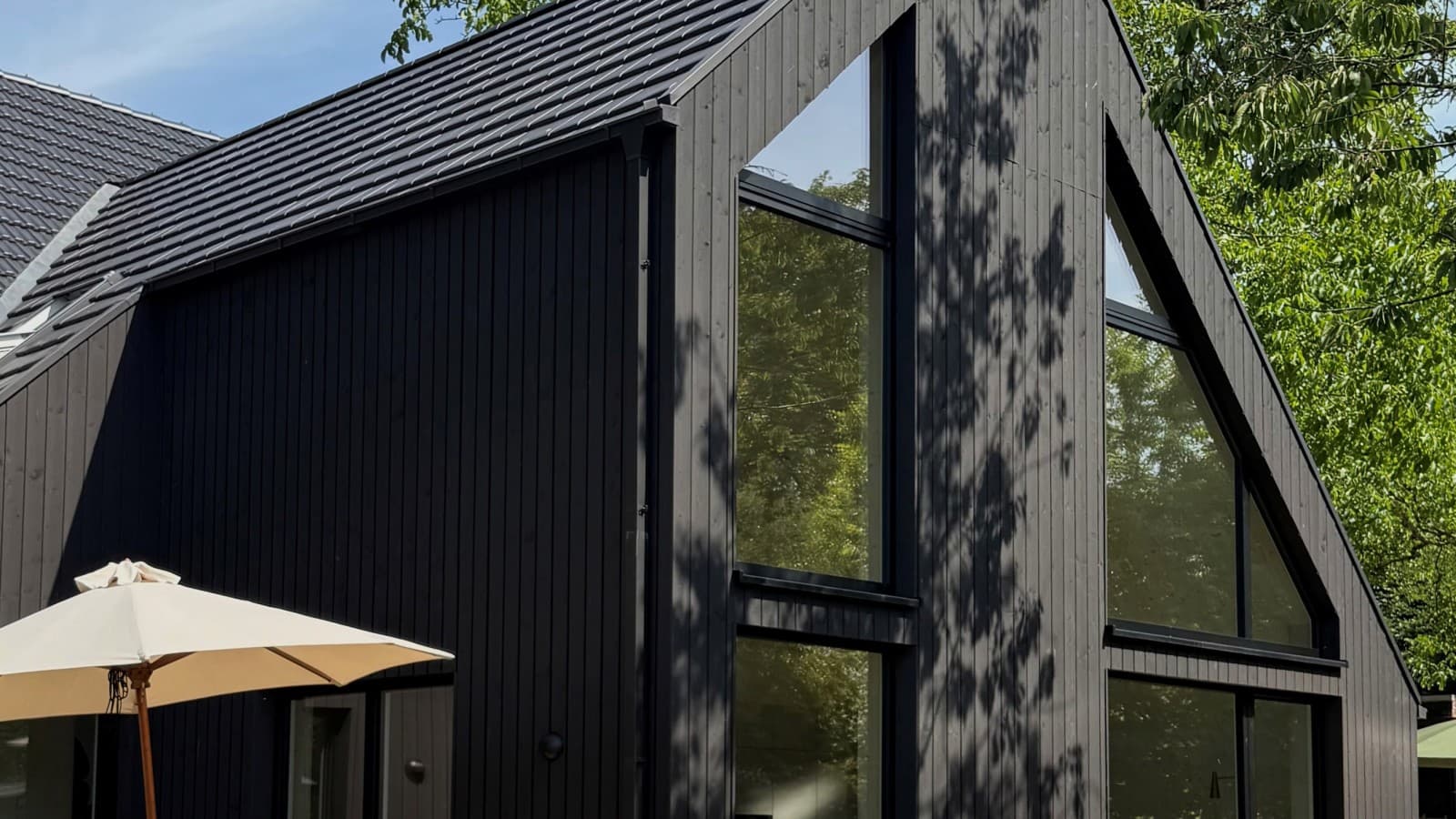 Moderner Holzanbau. Moderner Holzanbau.