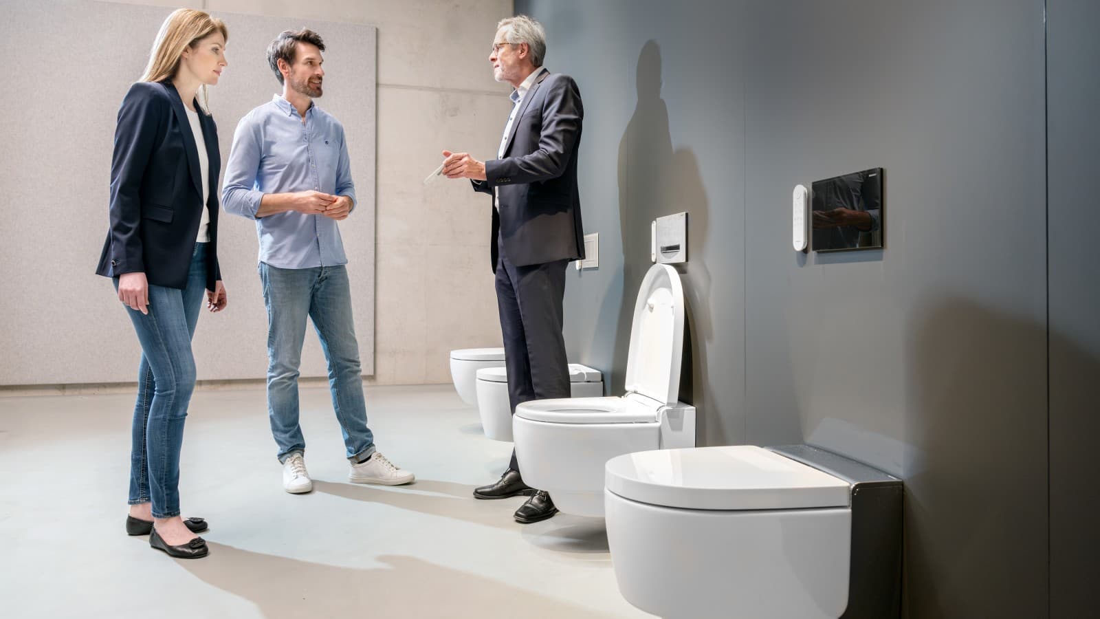 Beratungsgespräch in der Geberit AquaClean Testzone Beratungsgespräch in der Geberit AquaClean Testzone