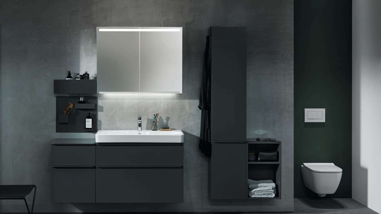 Ein wandhängendes Geberit Smyle Square WC ist in eine Nische eingebaut Ein wandhängendes Geberit Smyle Square WC ist in eine Nische eingebaut