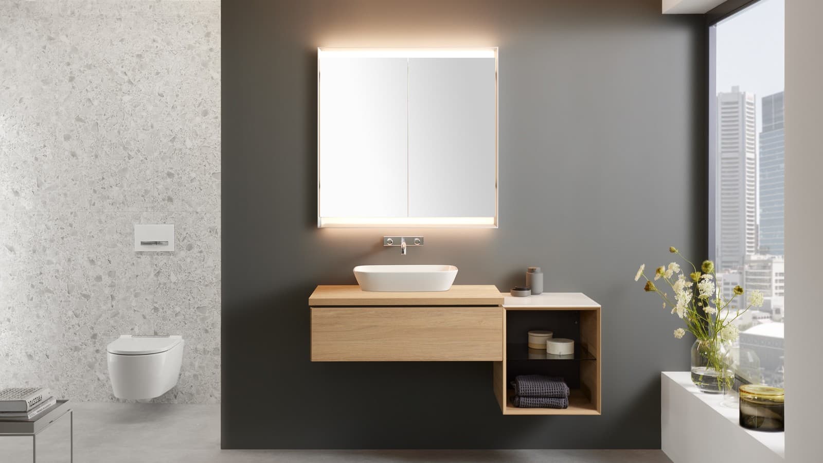 Geberit ONE Badezimmer mit Spiegelschrank Geberit ONE Badezimmer mit Spiegelschrank