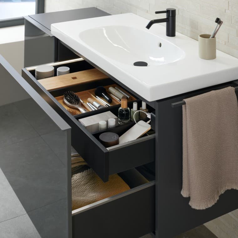 Geberit Acanto Waschtischunterschrank mit Organisationssystem in Schublade Geberit Acanto Waschtischunterschrank mit Organisationssystem in Schublade