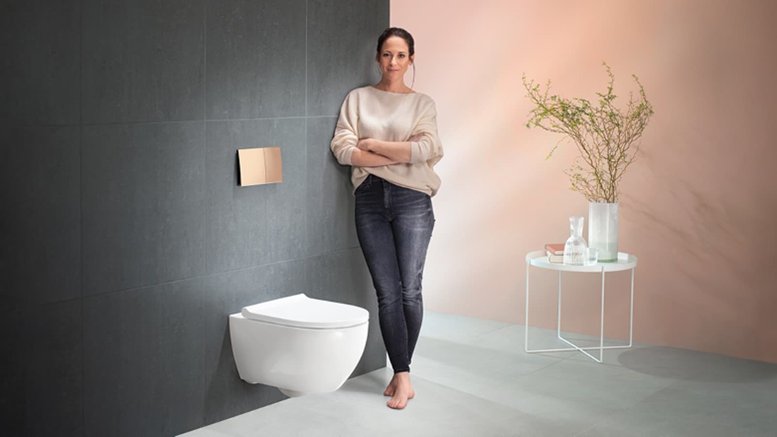 Geberit Acanto WC mit der Geberit Betätigungsplatte Sigma70 in rosegold Geberit Acanto WC mit der Geberit Betätigungsplatte Sigma70 in rosegold