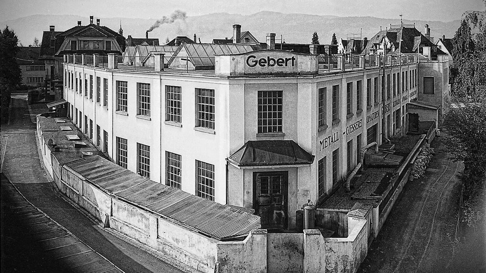 Die erste Fabrik von Geberit in Rapperswil-Jona in den 1920er Jahren. Die erste Fabrik von Geberit in Rapperswil-Jona in den 1920er Jahren.