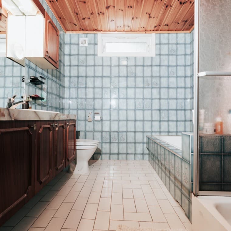 Norwegisches Badezimmer vor der Renovation Norwegisches Badezimmer vor der Renovation