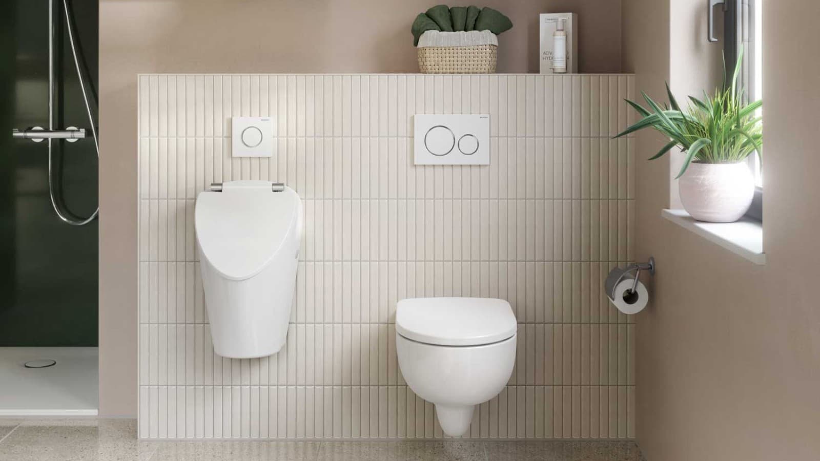 Urinale von Geberit in einem Badezimmer Urinale von Geberit in einem Badezimmer