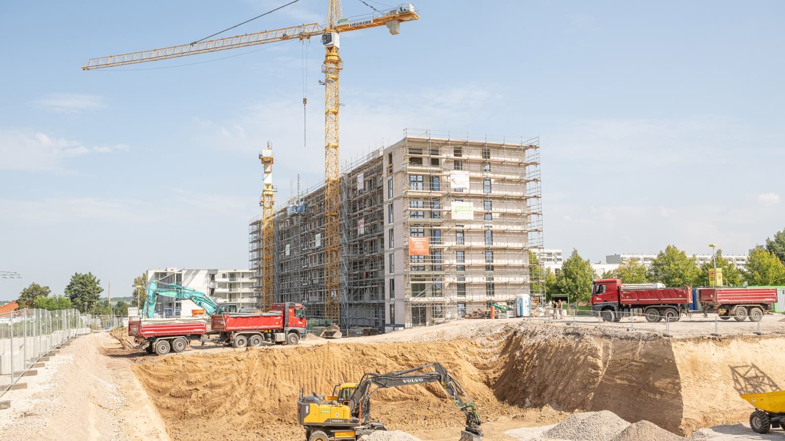 Rund 600 hochwertige und topmoderne Eigentums-, Miet- und Sozialwohnungen entstanden im großen Wohnprojekt Europakarree Erfurt Rund 600 hochwertige und topmoderne Eigentums-, Miet- und Sozialwohnungen entstanden im großen Wohnprojekt Europakarree Erfurt