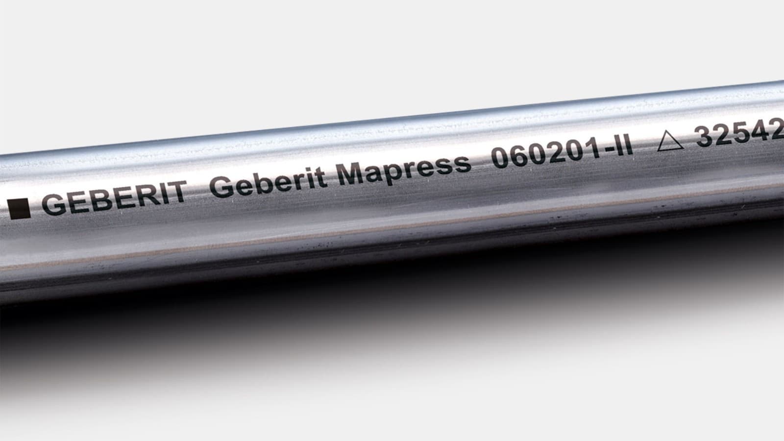 Die schwarze Beschriftung kennzeichnet das Geberit Mapress Edelstahl Systemrohr CrNiMo Die schwarze Beschriftung kennzeichnet das Geberit Mapress Edelstahl Systemrohr CrNiMo